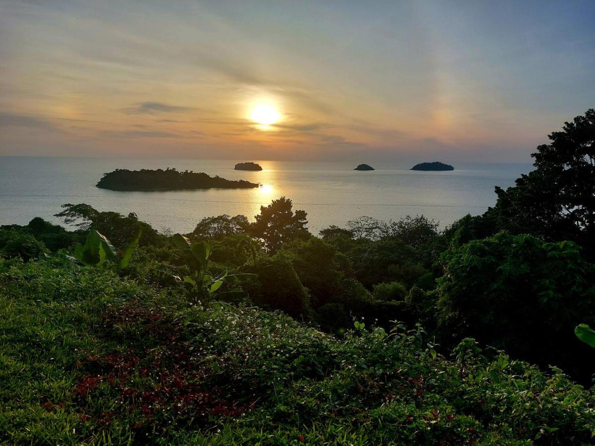 Red Moon Hideaway Hotell Koh Chang Exteriör bild