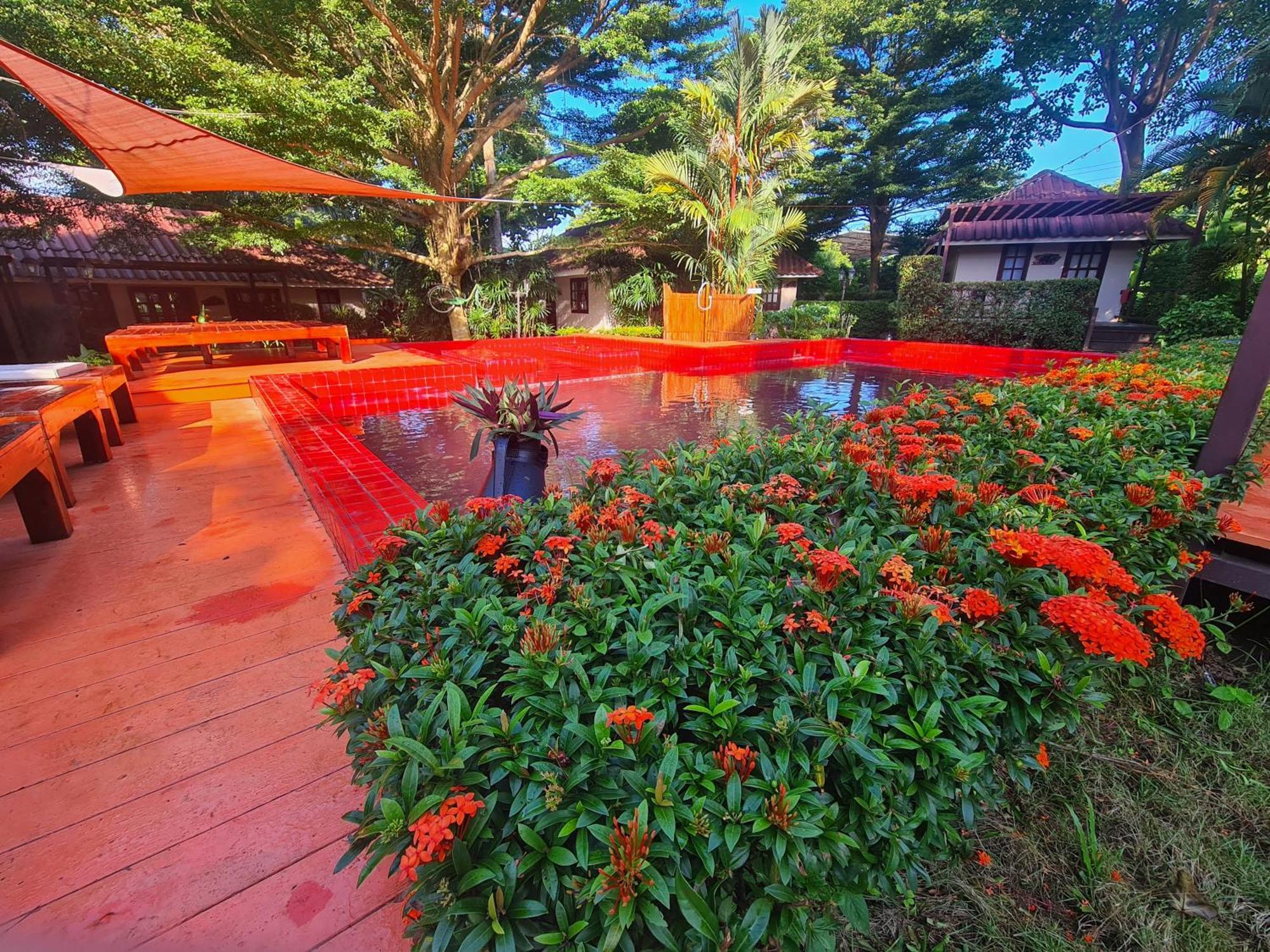 Red Moon Hideaway Hotell Koh Chang Exteriör bild